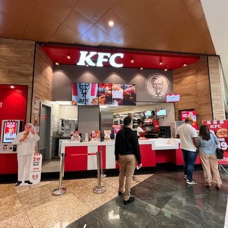 Imagem de interna da loja kfc