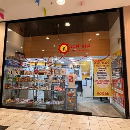 Imagem de interna da loja studio kin kin