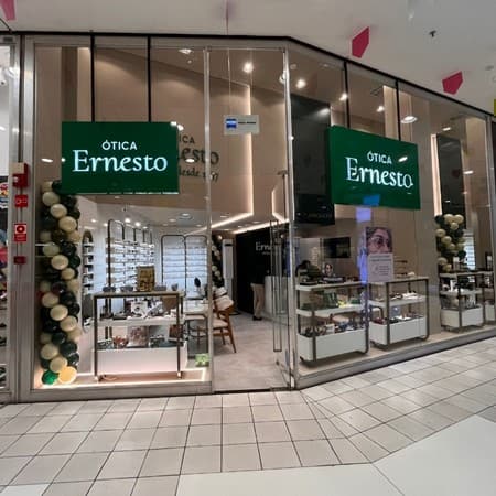 Imagem de interna da loja óticas ernesto