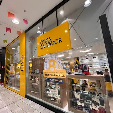 Imagem de interna da loja óticas salvador