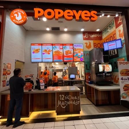 Imagem de interna da loja popeyes lousiana kitchen
