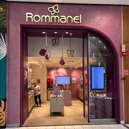Imagem de interna da loja rommanel