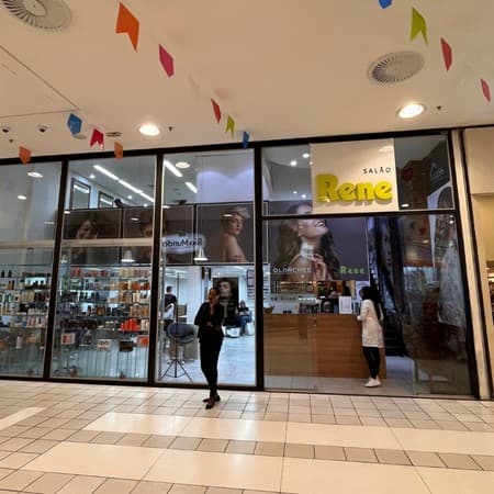 Imagem de interna da loja rene cabeleireiros