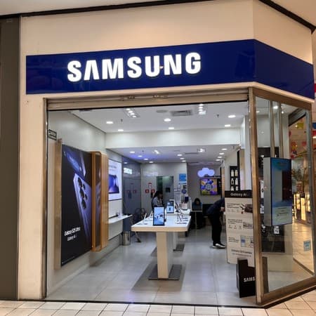 Imagem de interna da loja samsung