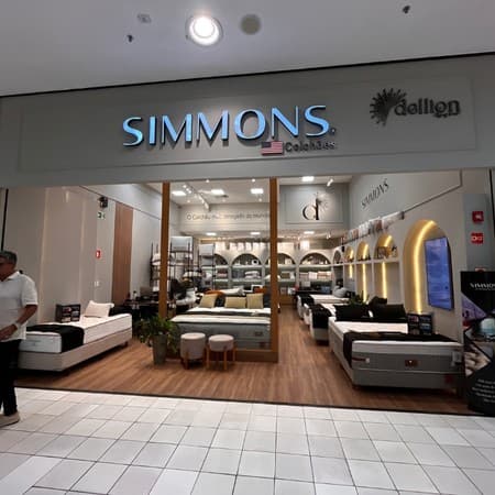 Imagem de interna da loja simmons dellion