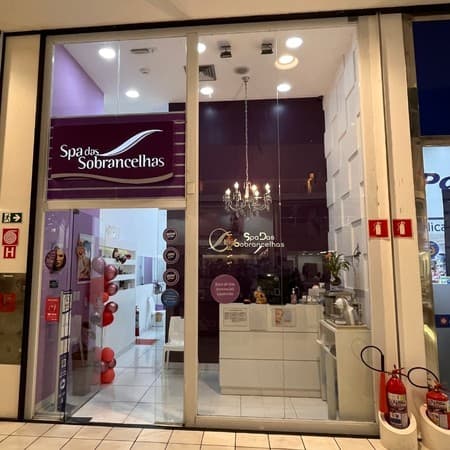 Imagem de interna da loja spa das sobrancelhas