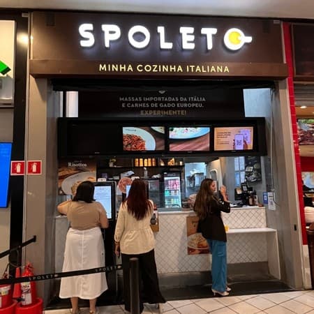 Imagem de interna da loja spoleto