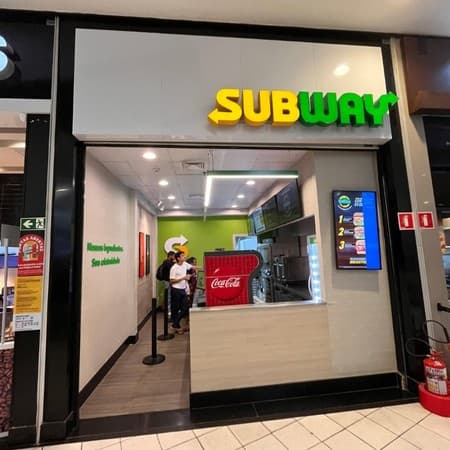 Imagem de interna da loja subway