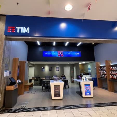 Imagem de interna da loja tim