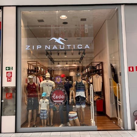 Imagem de interna da loja zip nautica
