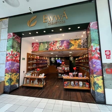 Imagem de interna da loja ewwá cosméticos