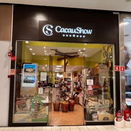 Imagem de interna da loja cacau show
