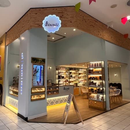 Imagem de interna da loja biscoitê