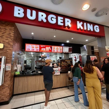 Imagem de interna da loja burger king