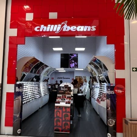 Imagem de interna da loja chilli beans