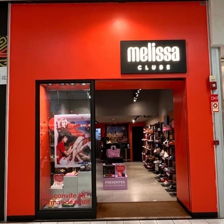 Imagem de interna da loja clube melissa