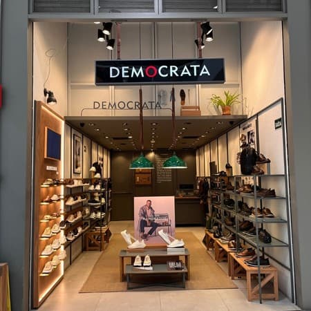 Imagem de interna da loja democrata