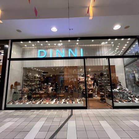 Imagem de interna da loja dinni calçados