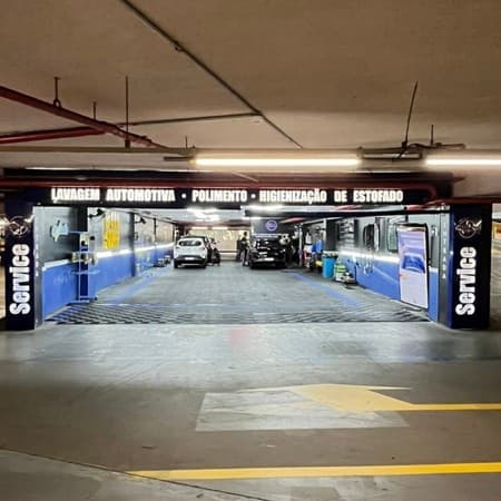 Imagem de interna da loja golden car