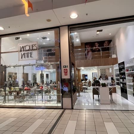 Imagem de interna da loja jacques janine