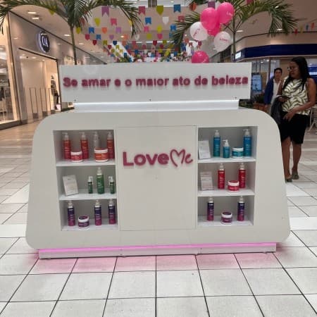 Imagem de interna da loja love me cosméticos