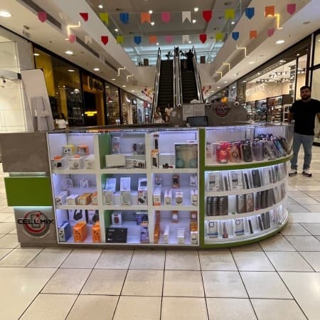 Imagem de interna da loja cell & mix