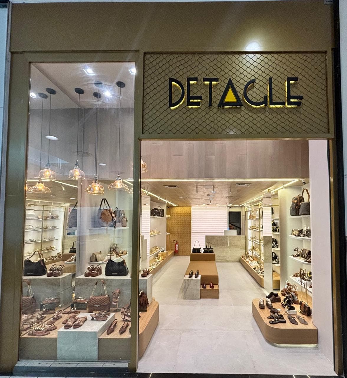 Imagem de interna da loja detagle