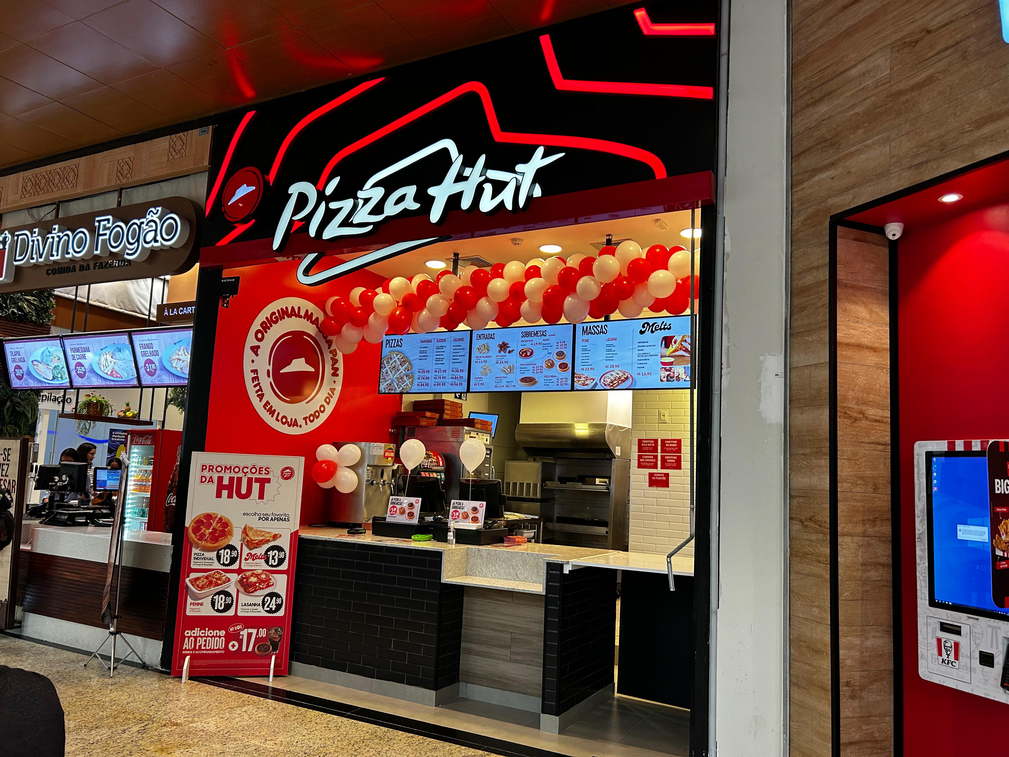 Imagem de interna da loja pizza hut